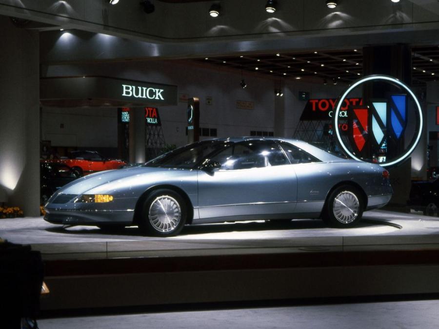  Buick Lucerne Concept 1988 года  (фото 3 из 11)